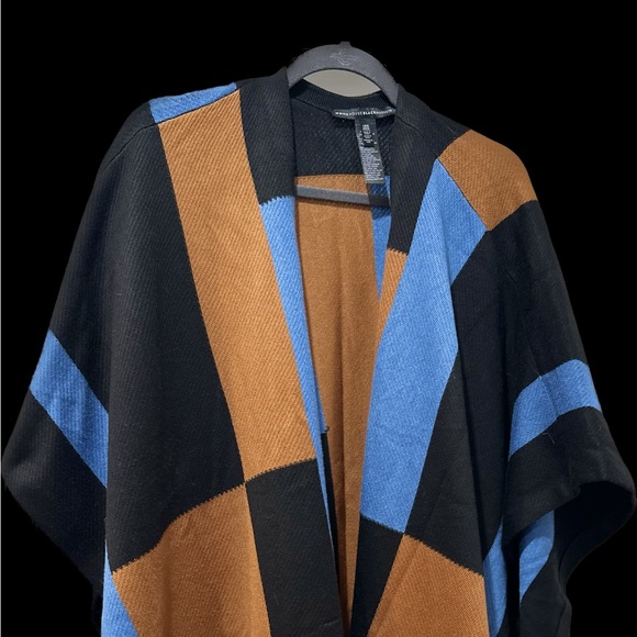 White House Black Market shawl/wrap, one size. - Picture 2 of 2